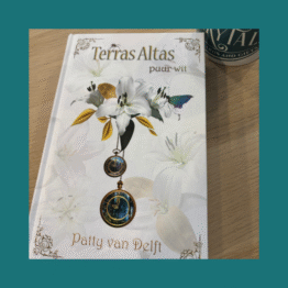 Terras Altas Puur Wit Patty van Delft bij Fairytale books cards and gifts