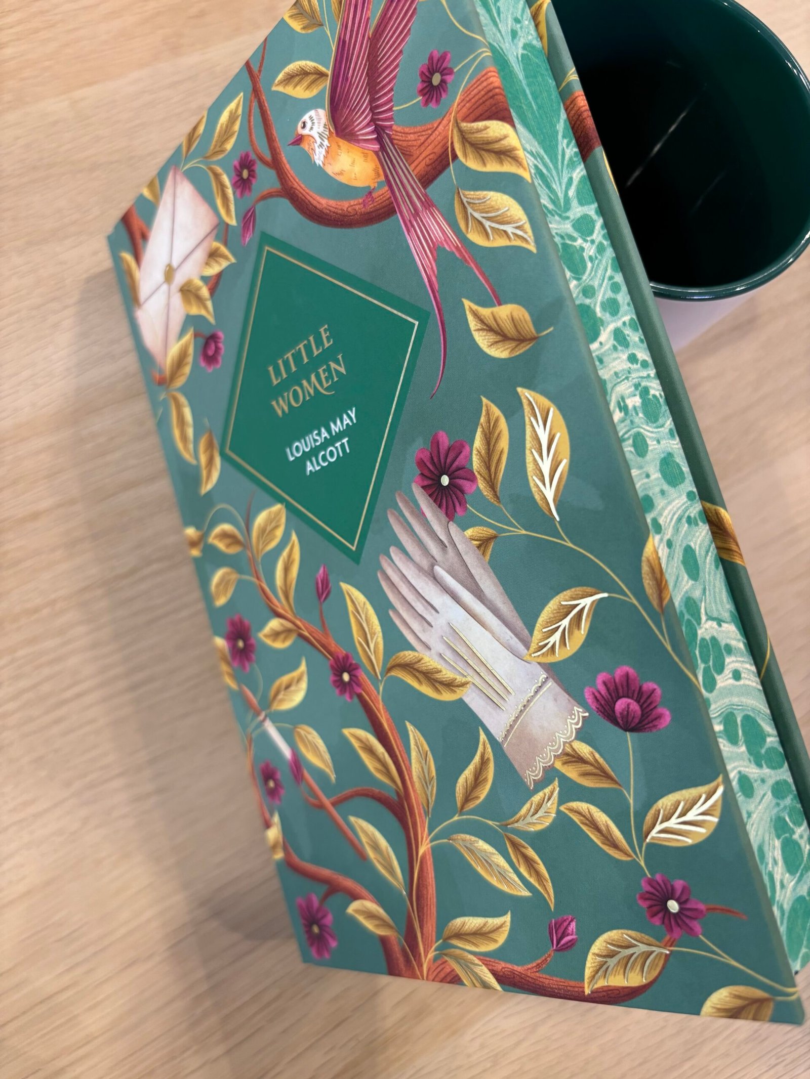 Little women sprayed edges