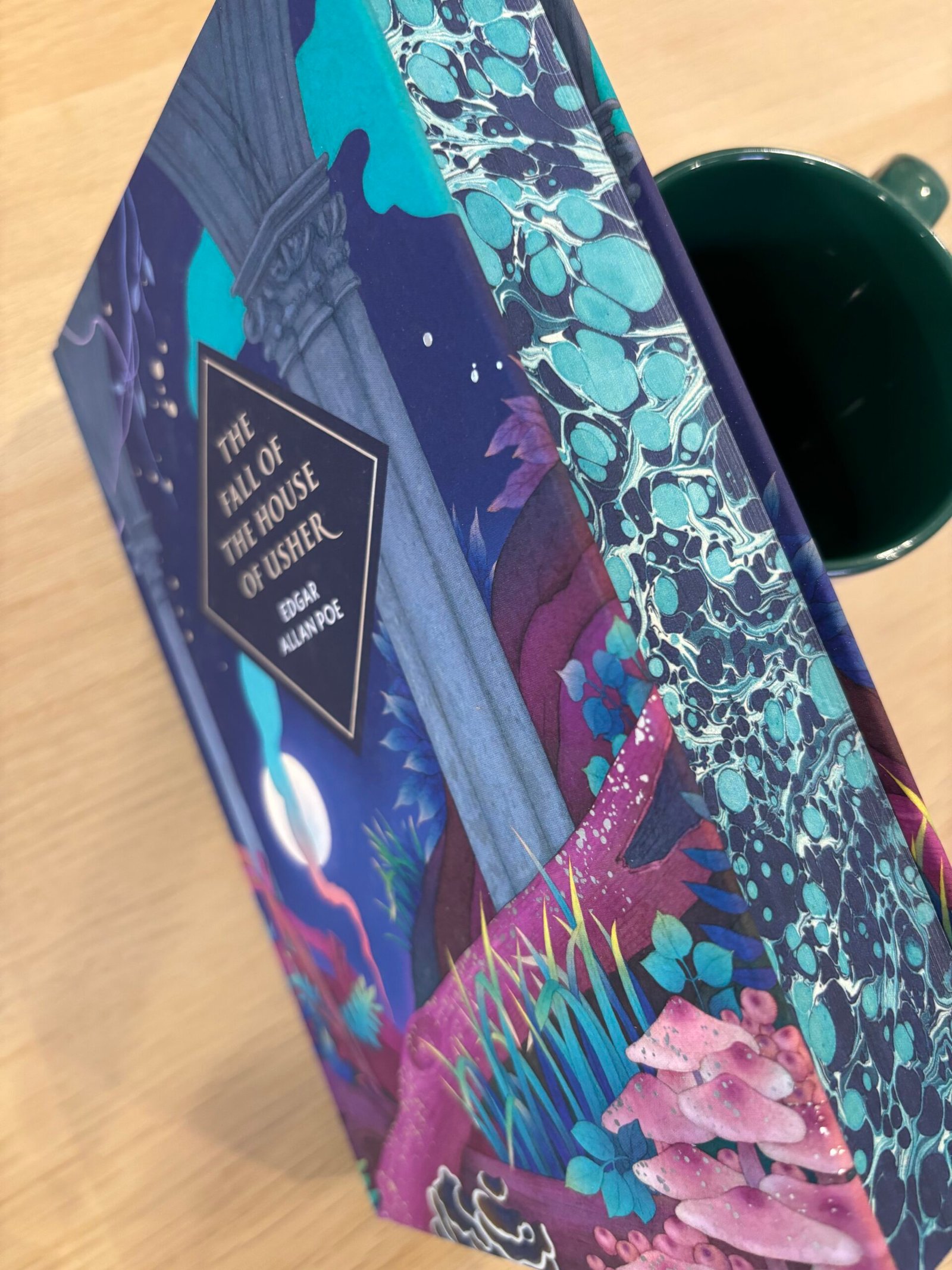 The fall of the house of usher sprayed edges