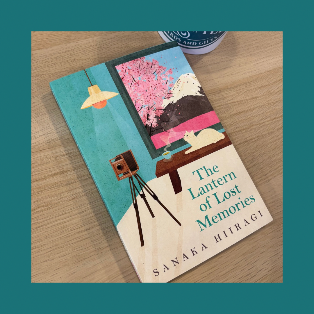 The Lantern of Lost Memories Sanaka Hiiragi bij Fairytale books cards and gifts The convenience store bij the sea Sonoko Machida bij Fairytale books cards and gifts